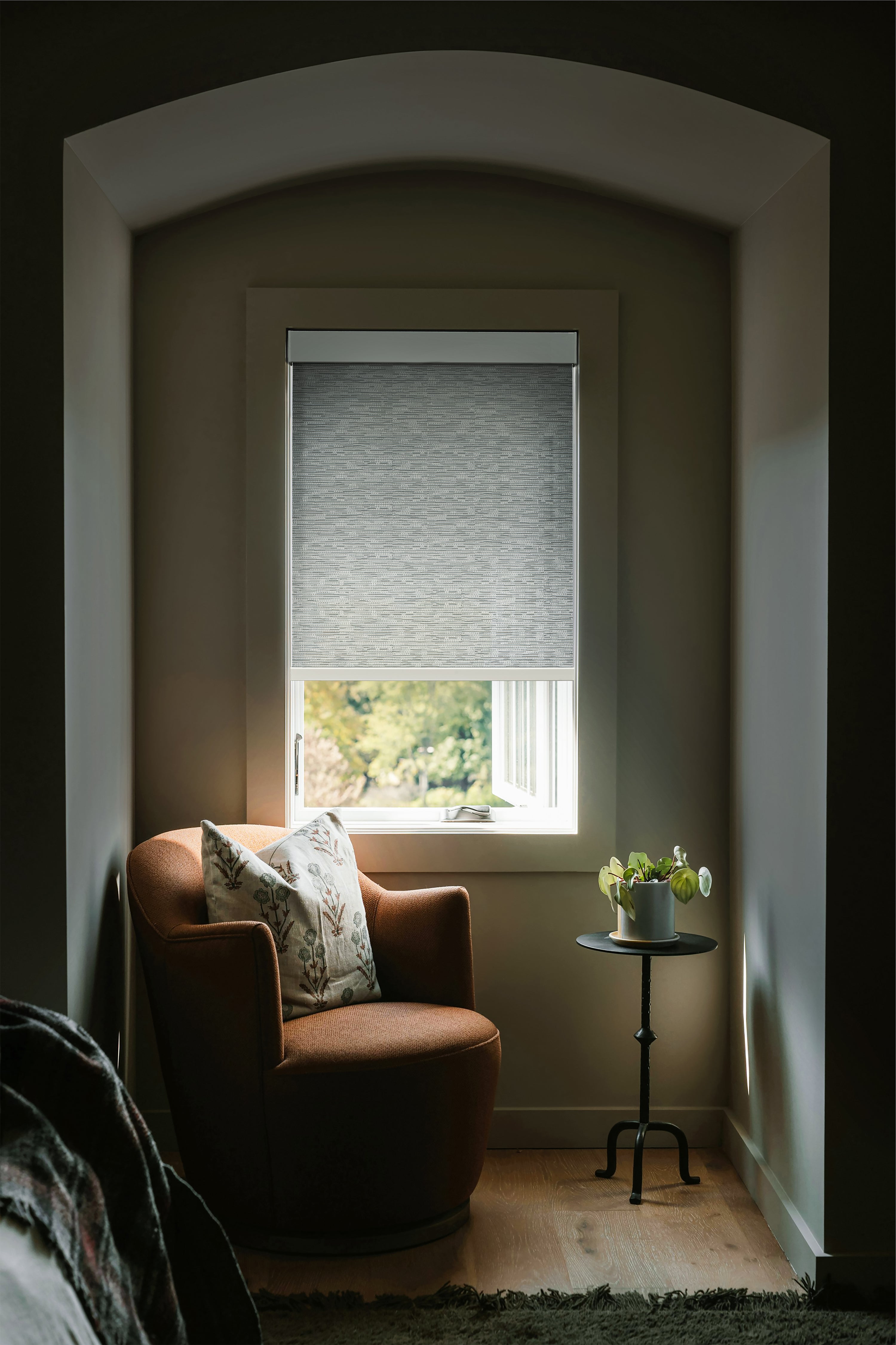 Earl Grey (Light Filtering) on Single Roller Automatic Shade